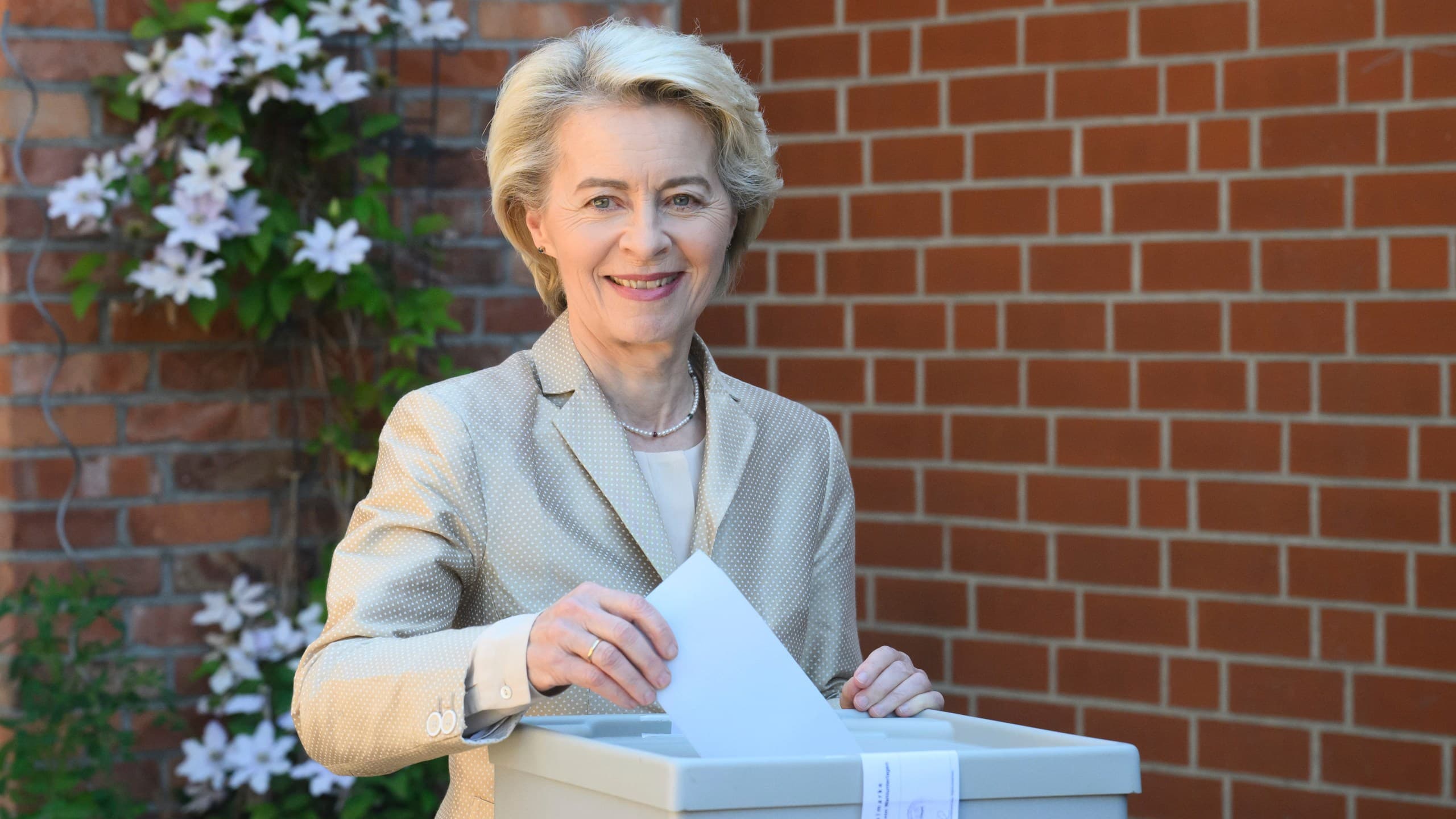 La présidente de la Commission européenne, von der Leyen, vote aux élections de l’UE