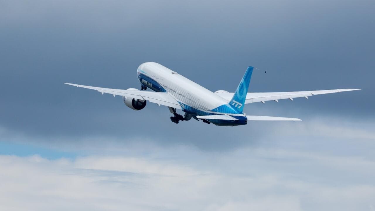 À Everett, dans l’usine de Boeing, le 777X est en attente de son vol commercial.