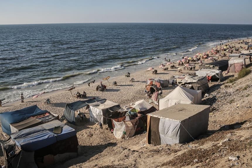 Palestiniens : Coincés entre la mer et les bombes israéliennes