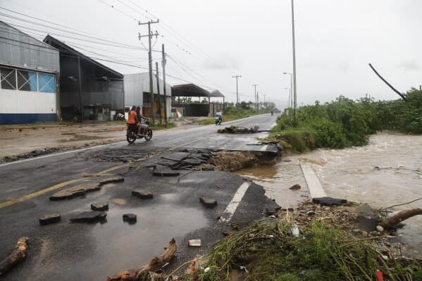 Ouragan “John” frappe le Mexique: victimes d’inondations