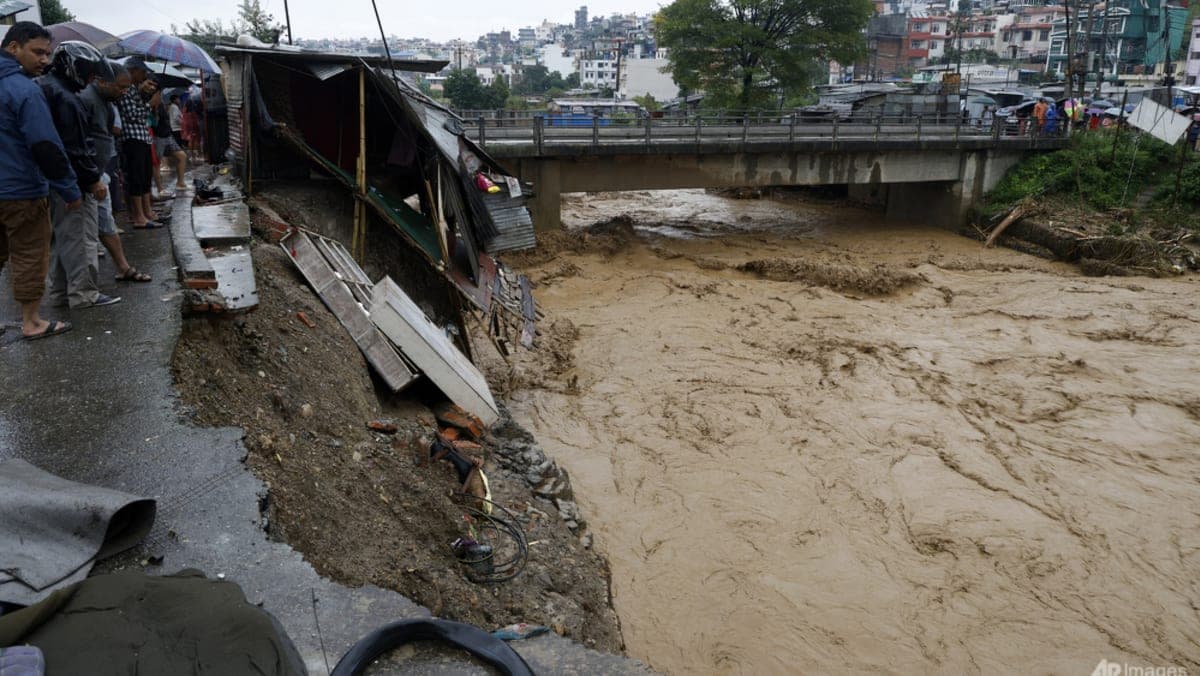 Inondations et glissements de terrain au Népal, 120 morts