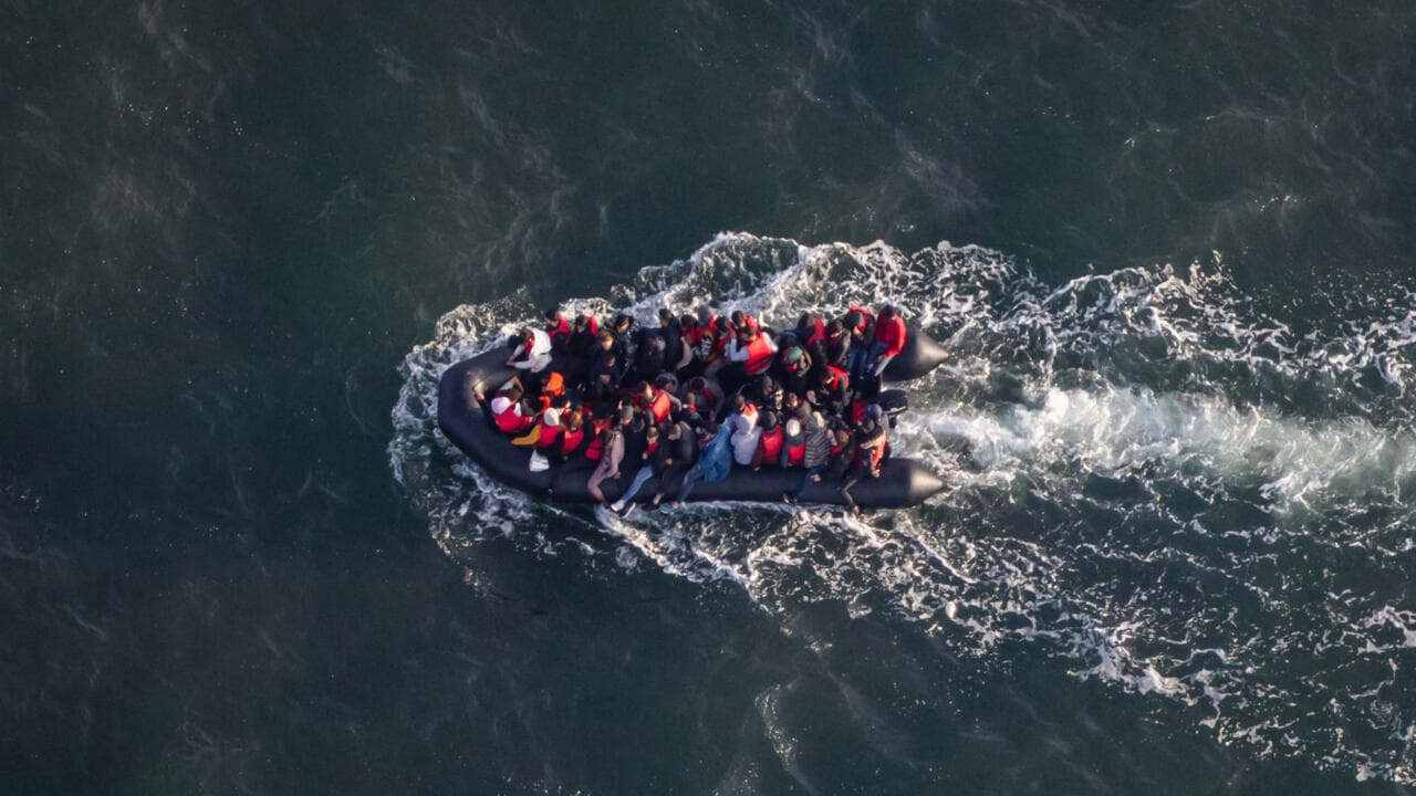 Tragédie en Manche : Un Bateau de Migrants Fait un Jeune Victime