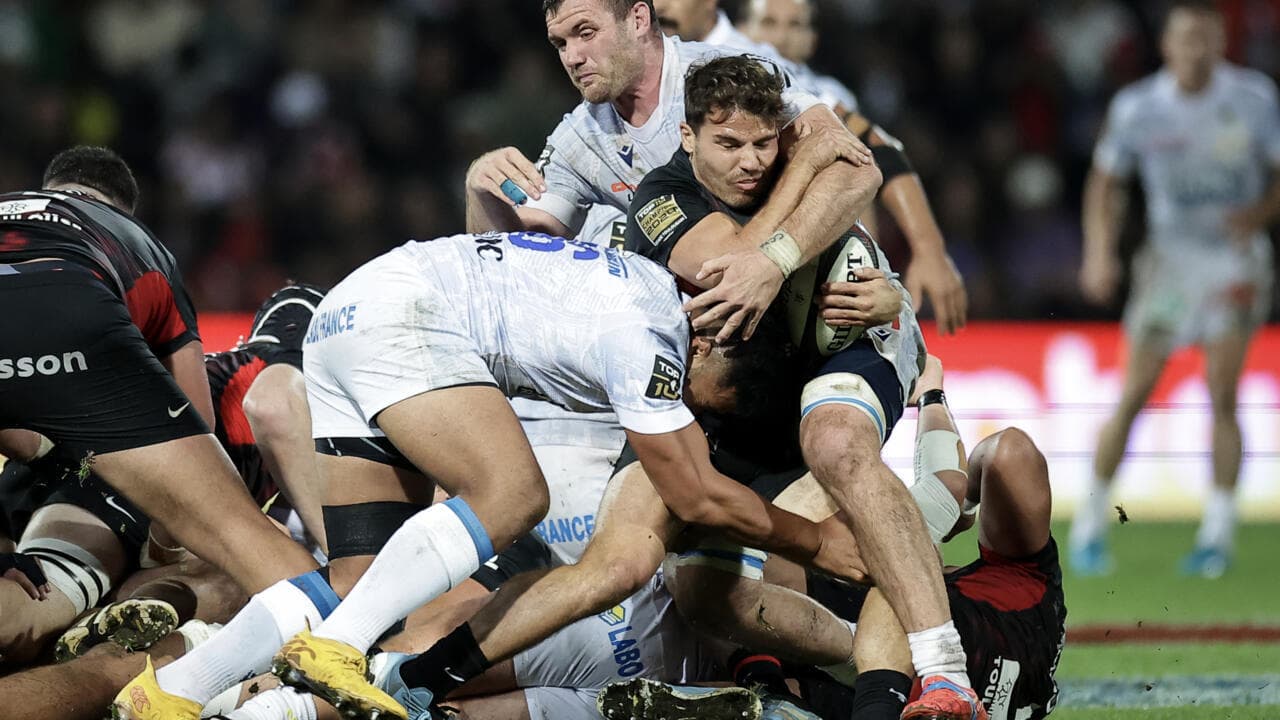 Antoine Dupont Brille avec un Triplé pour la Victoire de Toulouse