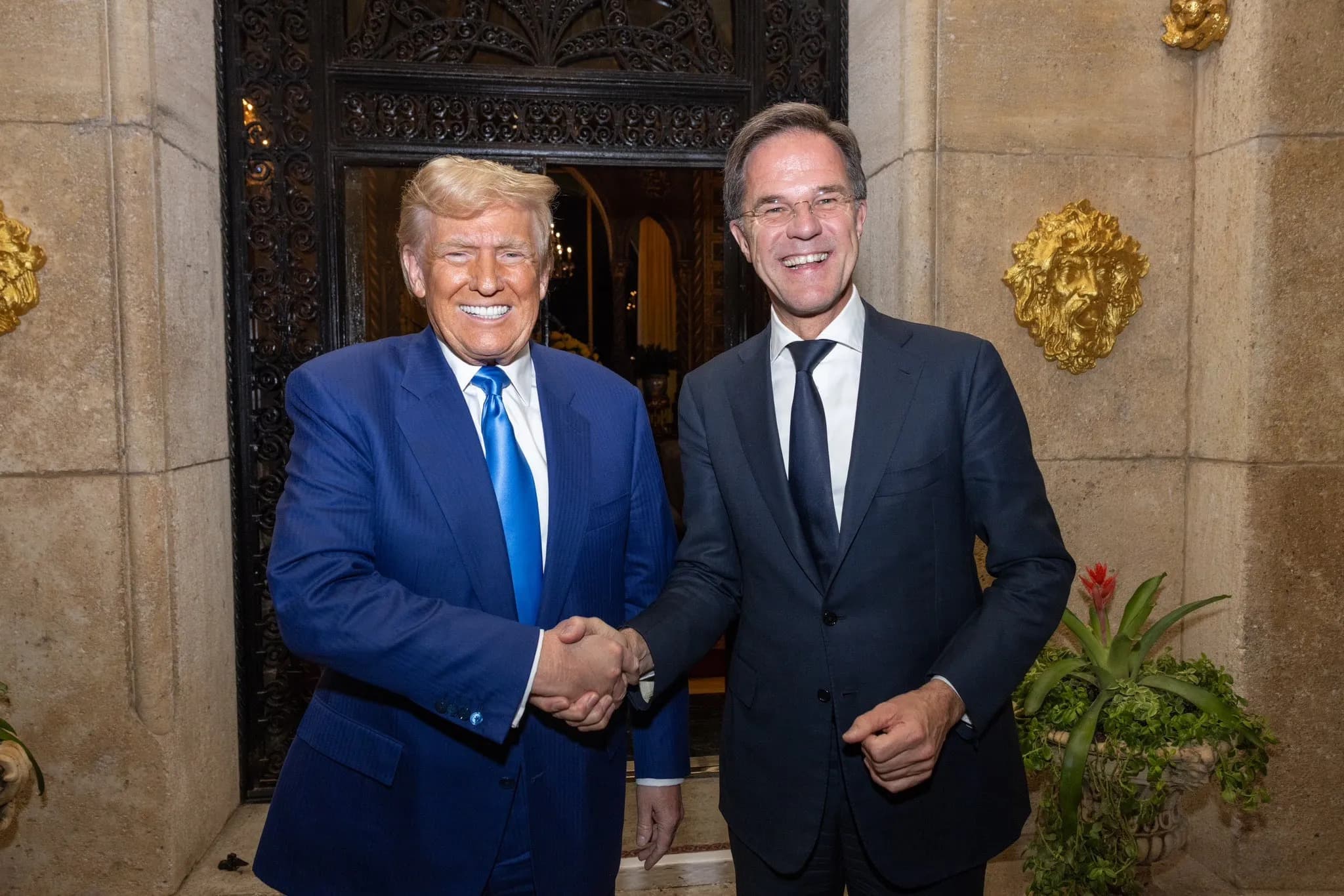 NATO “en paix” avec Trump, Rutte rend visite au président élu des États-Unis en Floride !