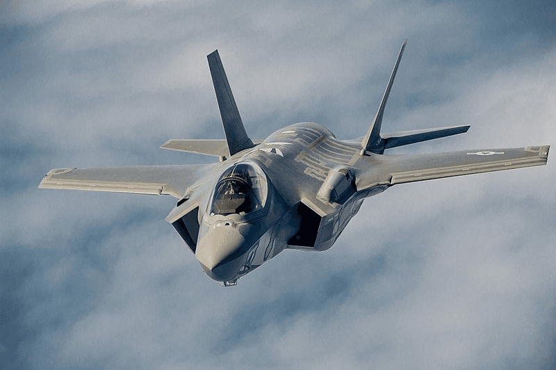 Puissance de frappe américaine : avions furtifs, hélicoptères et drones déployés