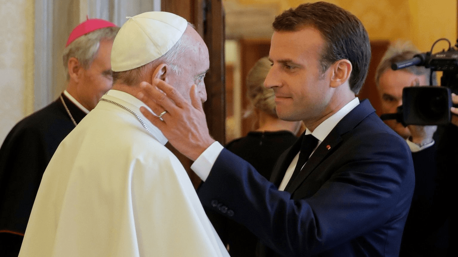 Macron veut choisir le Pape ? Rencontre avec les cardinaux, tentative d’influence !