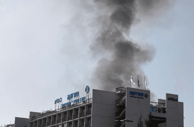 L’Iran frappe un hôpital en Israël avec un missile balistique, images de l’attaque dévoilées