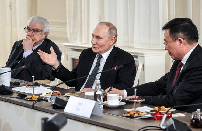 Poutine défie : Mon armée avance, l’armement de l’OTAN n’est pas une menace pour la Russie
