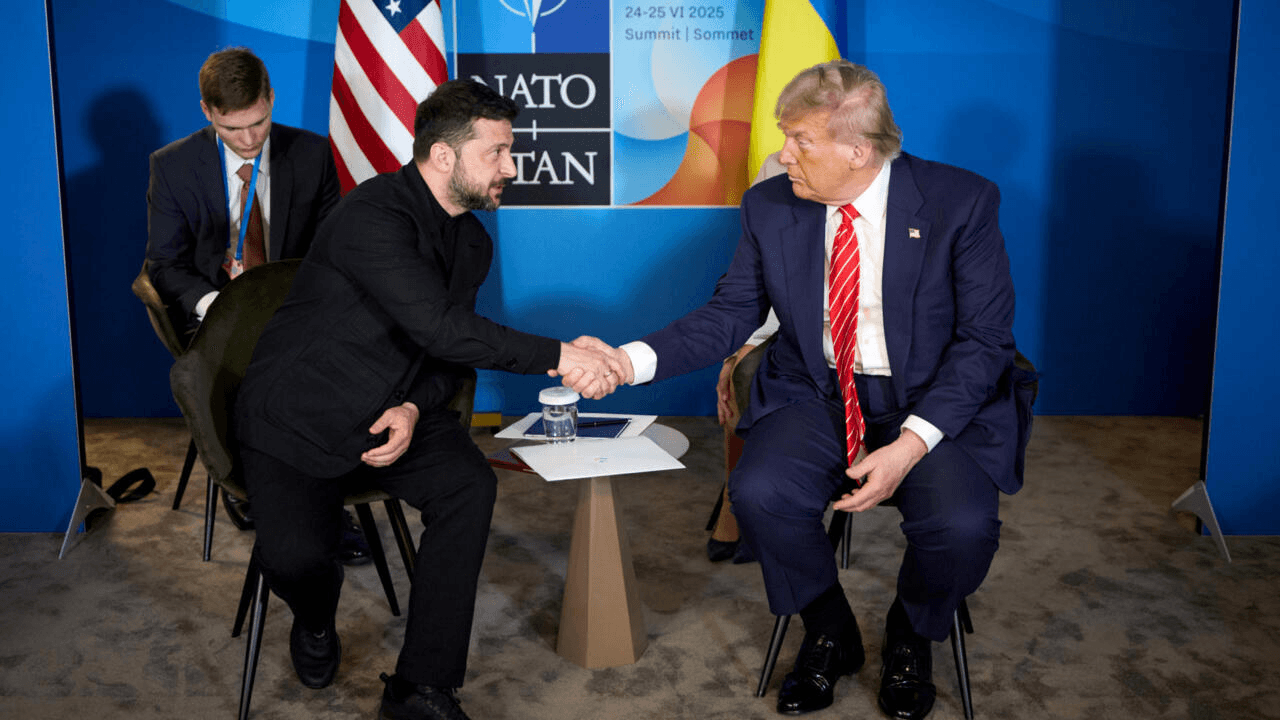 Zelensky opte pour le costume plutôt que le vert militaire face à Trump