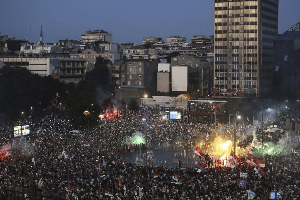 Manifestation, violences et arrestations à Belgrade