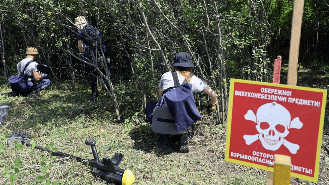 L’Ukraine se retire du traité interdisant les mines antipersonnel, annonce Zelensky