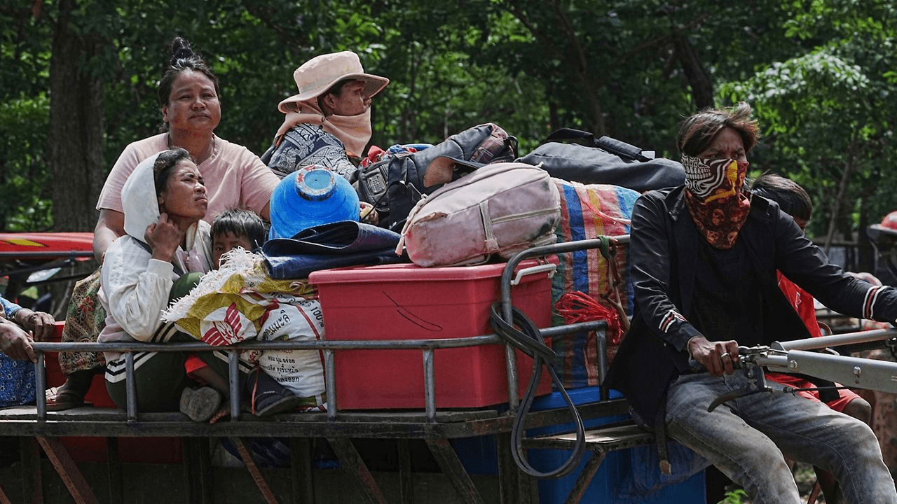 Conflit Thaïlande-Cambodge s’intensifie : 30 morts, 130 000 déplacés