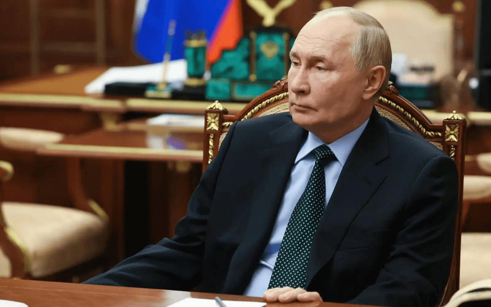 Poutine “calme” missiles et drones pour apaiser Trump, Witkoff au Kremlin