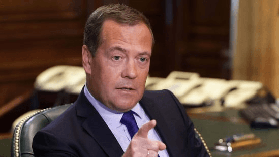 De président à provocateur… Le long voyage de Dmitri Medvedev