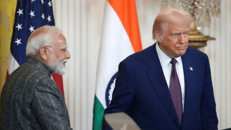 Trump frappe l’Inde avec une taxe de 25 % sur le pétrole russe