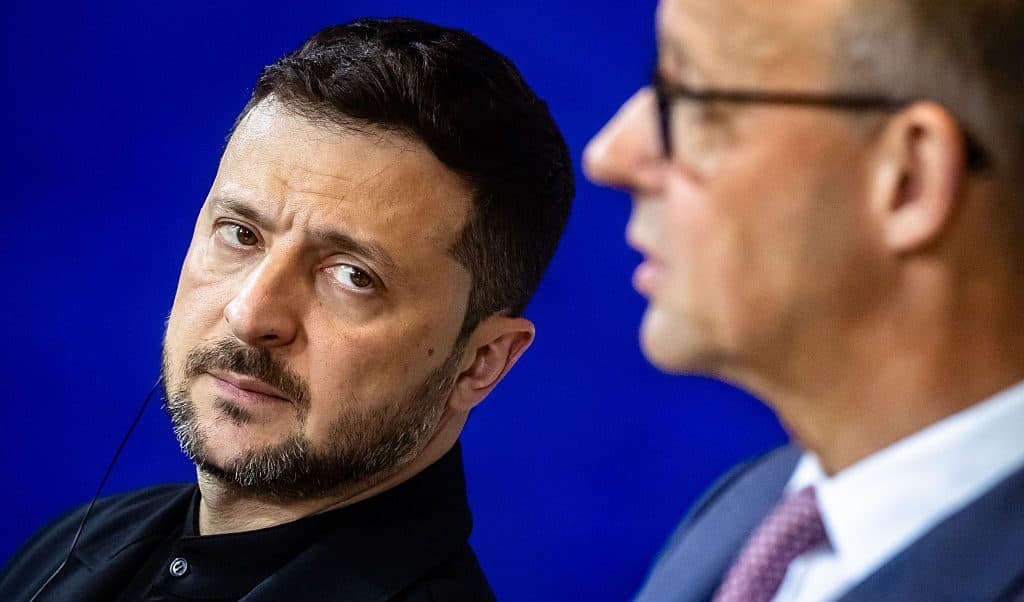 Guerre en Ukraine, Mertz critique l’UE : Pas assez pour défendre les intérêts.