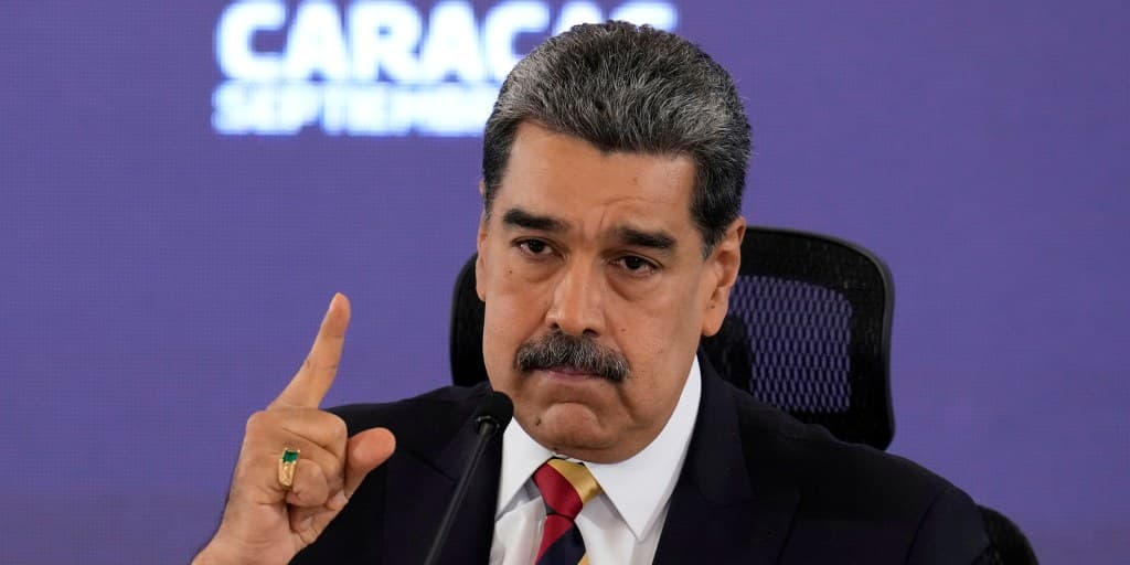 Maduro affirme que huit navires américains avec 1 200 missiles visent le Venezuela